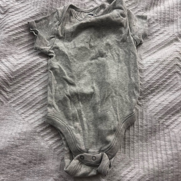 Old Navy 6-12 month‎ Onesies - Picture 5 of 5
